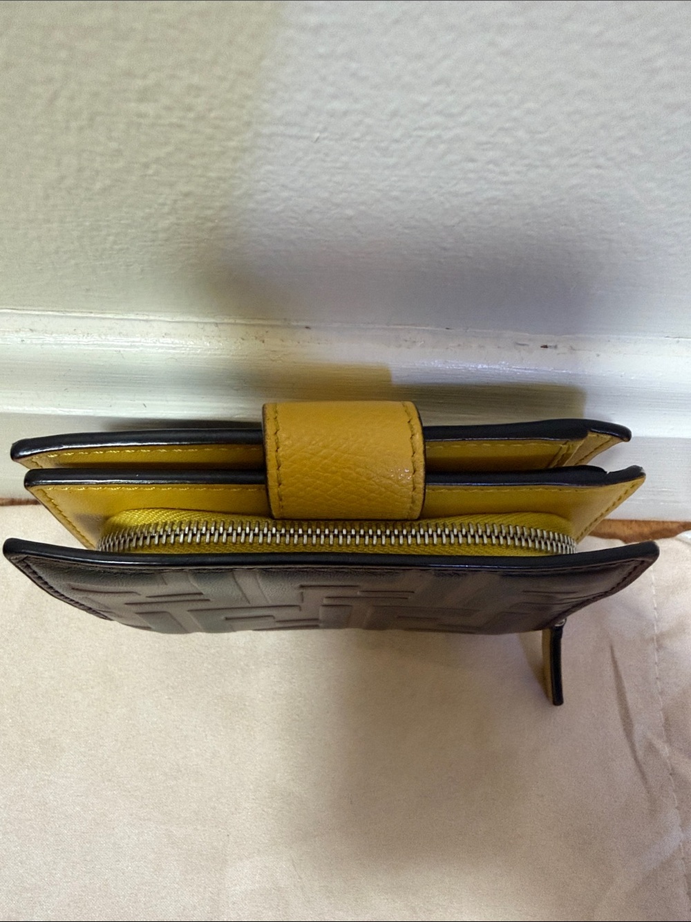 Fendi Zucca bifold FF logo unisex wallet. - Picture 13 of 16